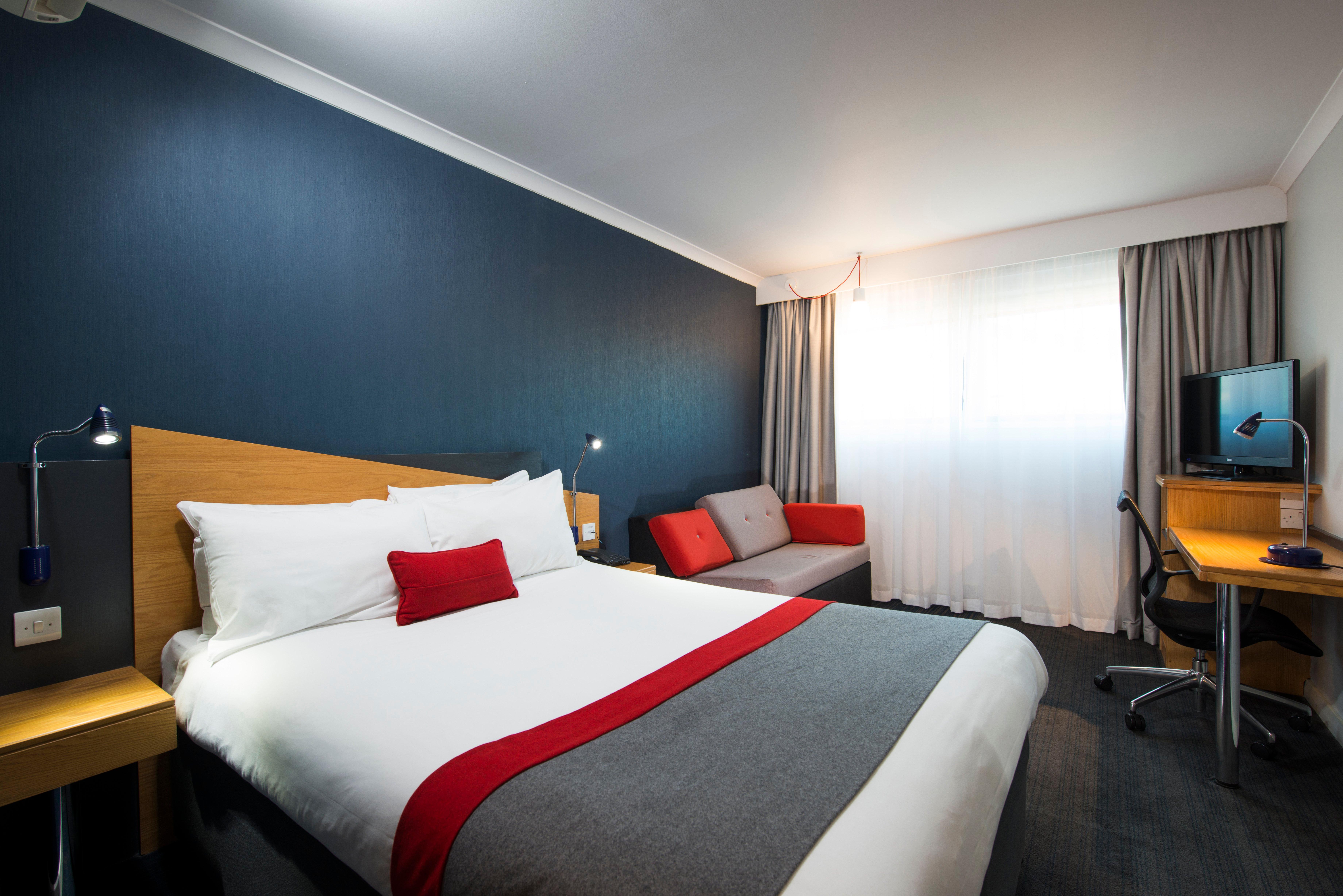 Holiday Inn Express Gloucester - South, An Ihg Hotel Bagian luar foto