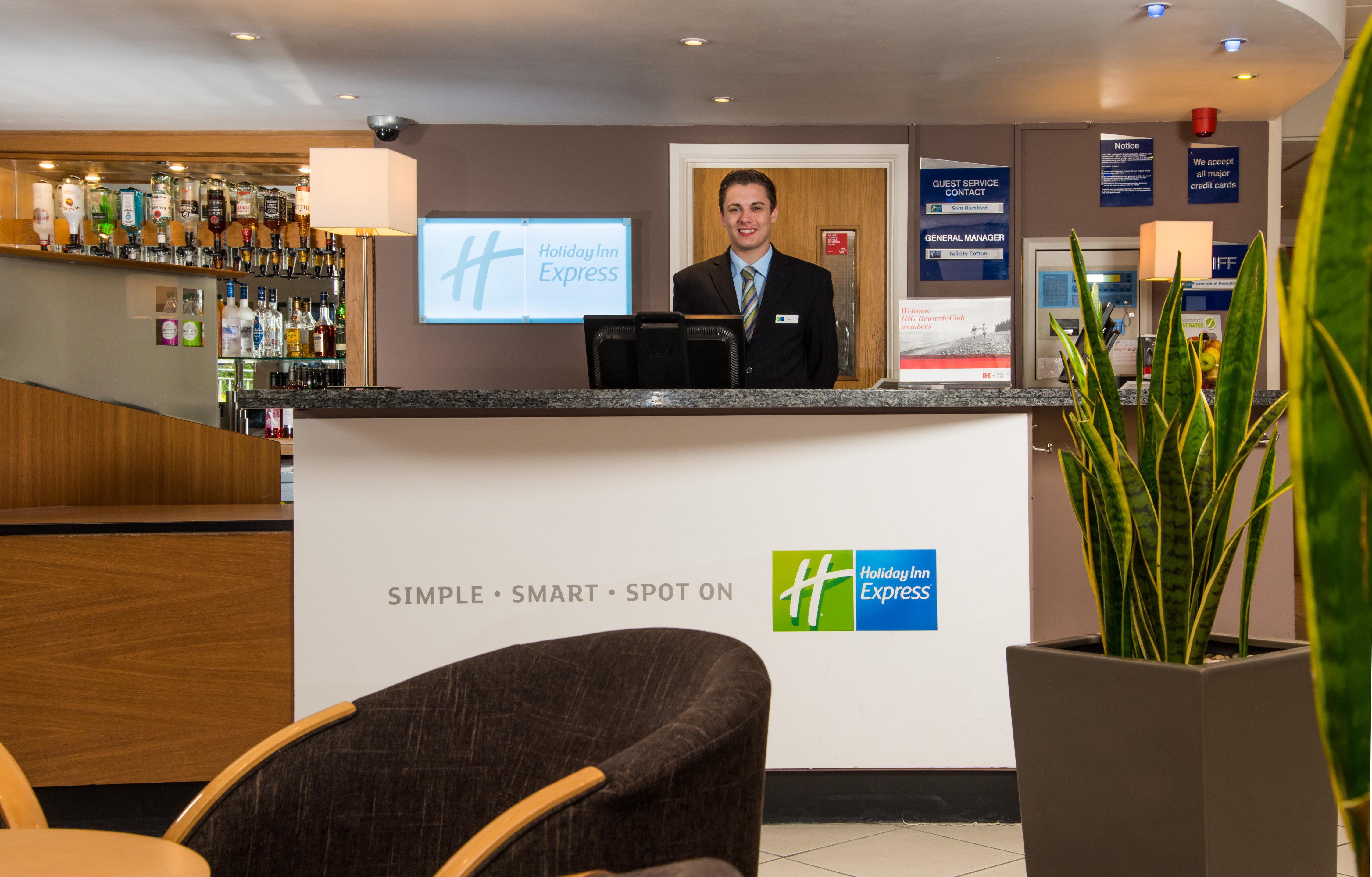 Holiday Inn Express Gloucester - South, An Ihg Hotel Bagian luar foto