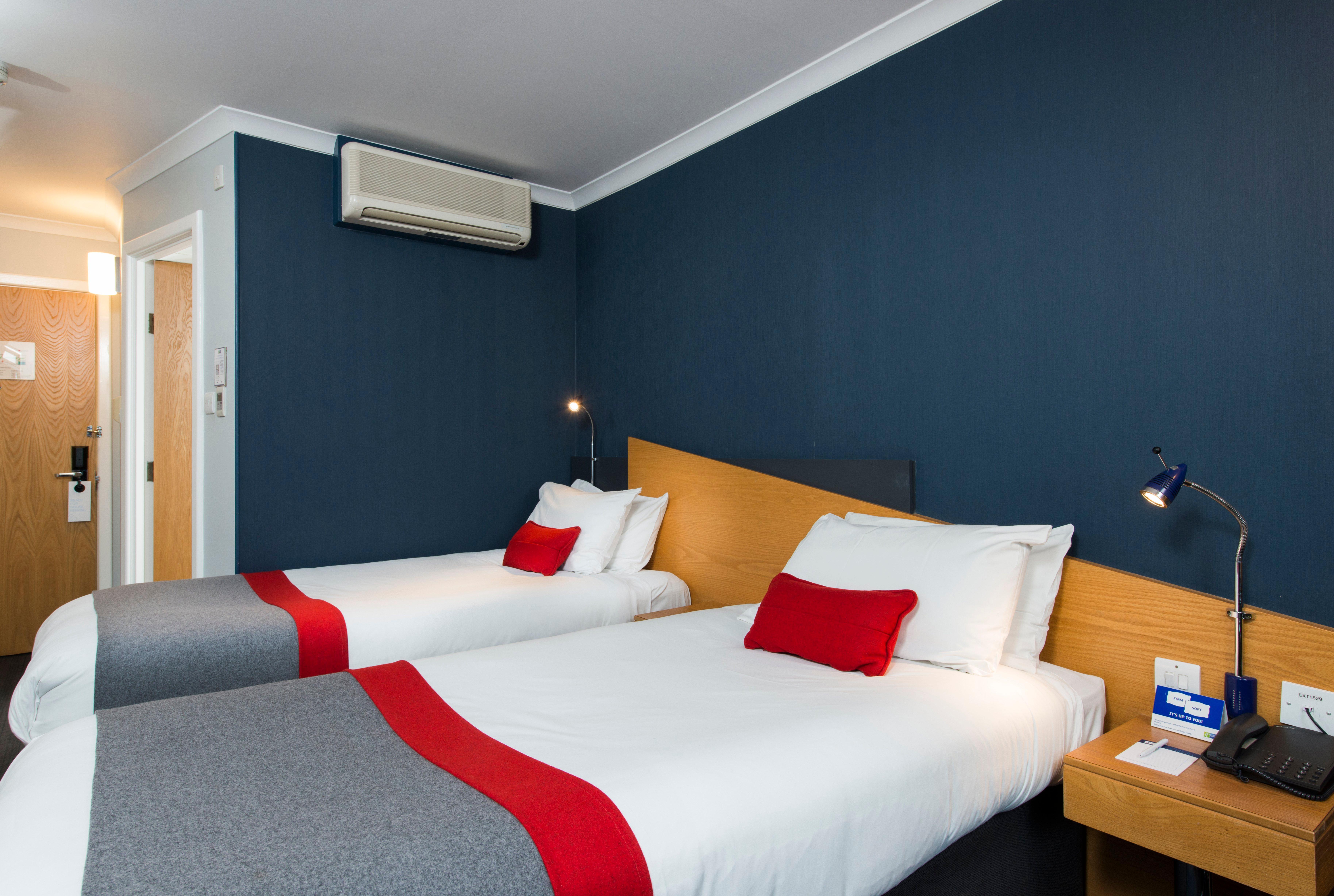 Holiday Inn Express Gloucester - South, An Ihg Hotel Bagian luar foto