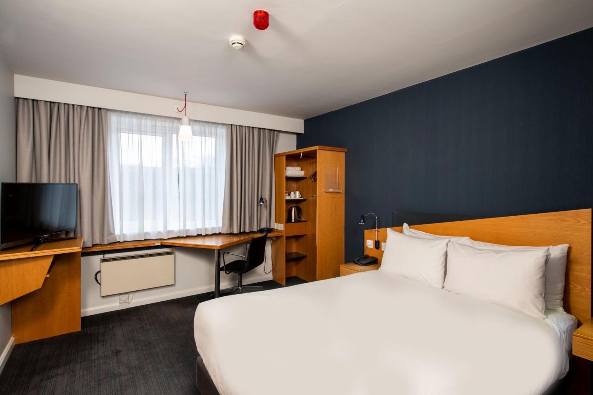 Holiday Inn Express Gloucester - South, An Ihg Hotel Bagian luar foto