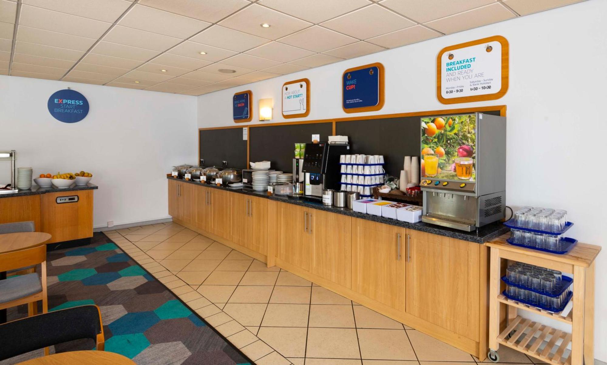 Holiday Inn Express Gloucester - South, An Ihg Hotel Bagian luar foto