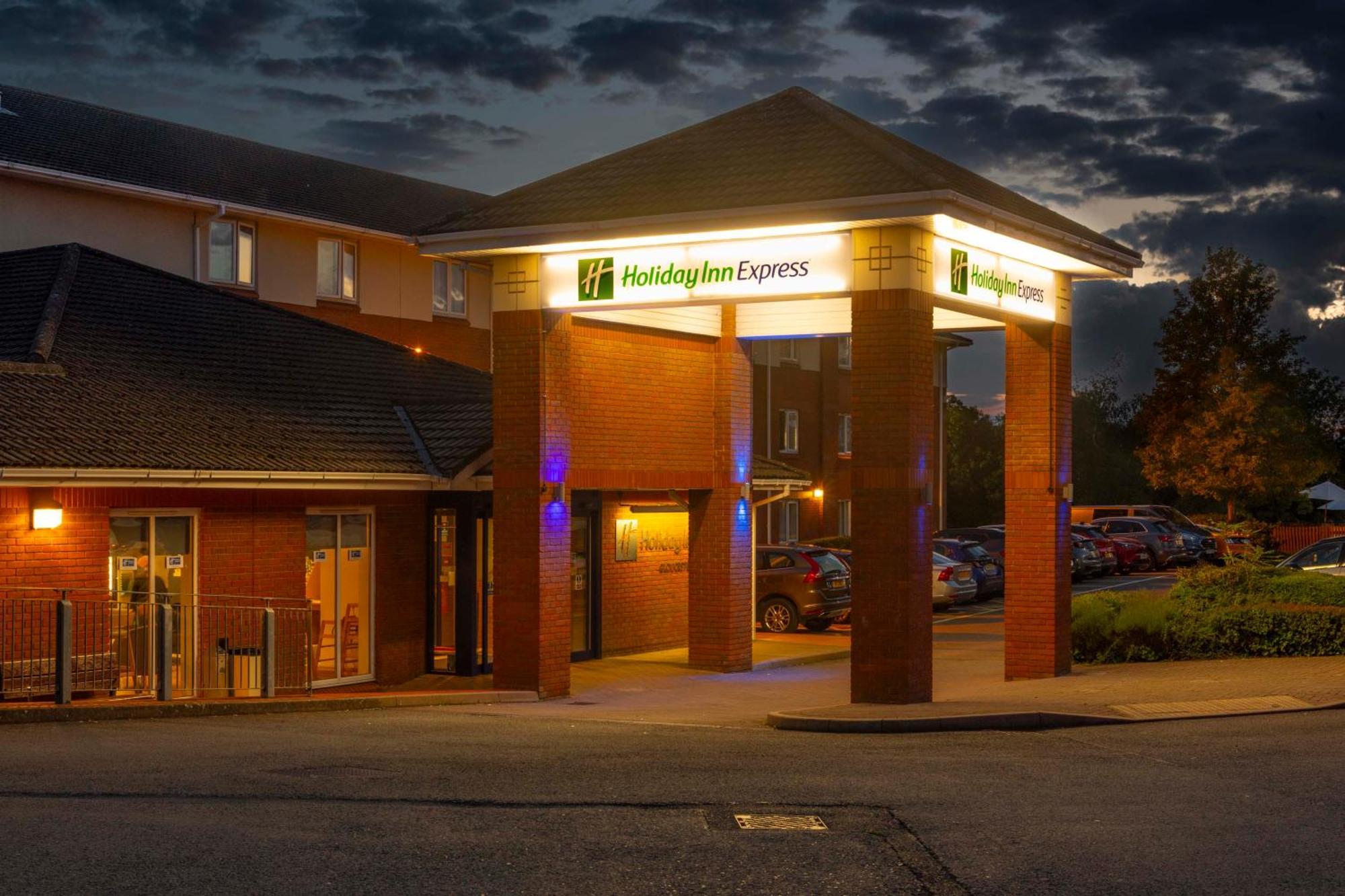 Holiday Inn Express Gloucester - South, An Ihg Hotel Bagian luar foto