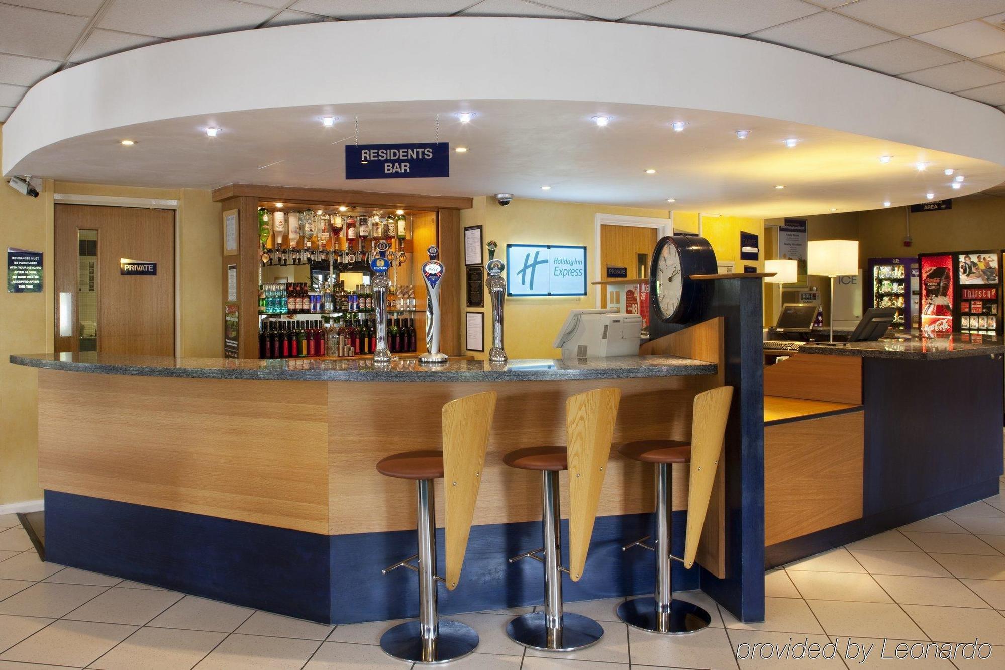 Holiday Inn Express Gloucester - South, An Ihg Hotel Bagian luar foto