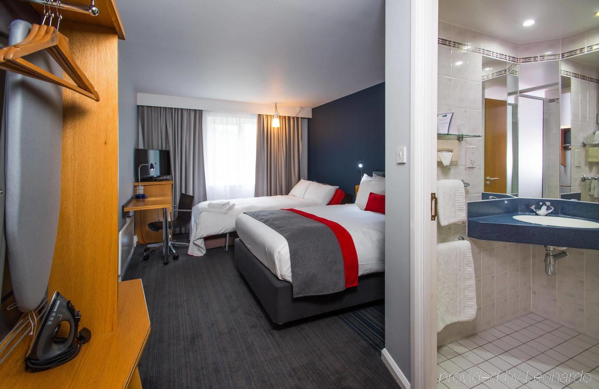 Holiday Inn Express Gloucester - South, An Ihg Hotel Bagian luar foto