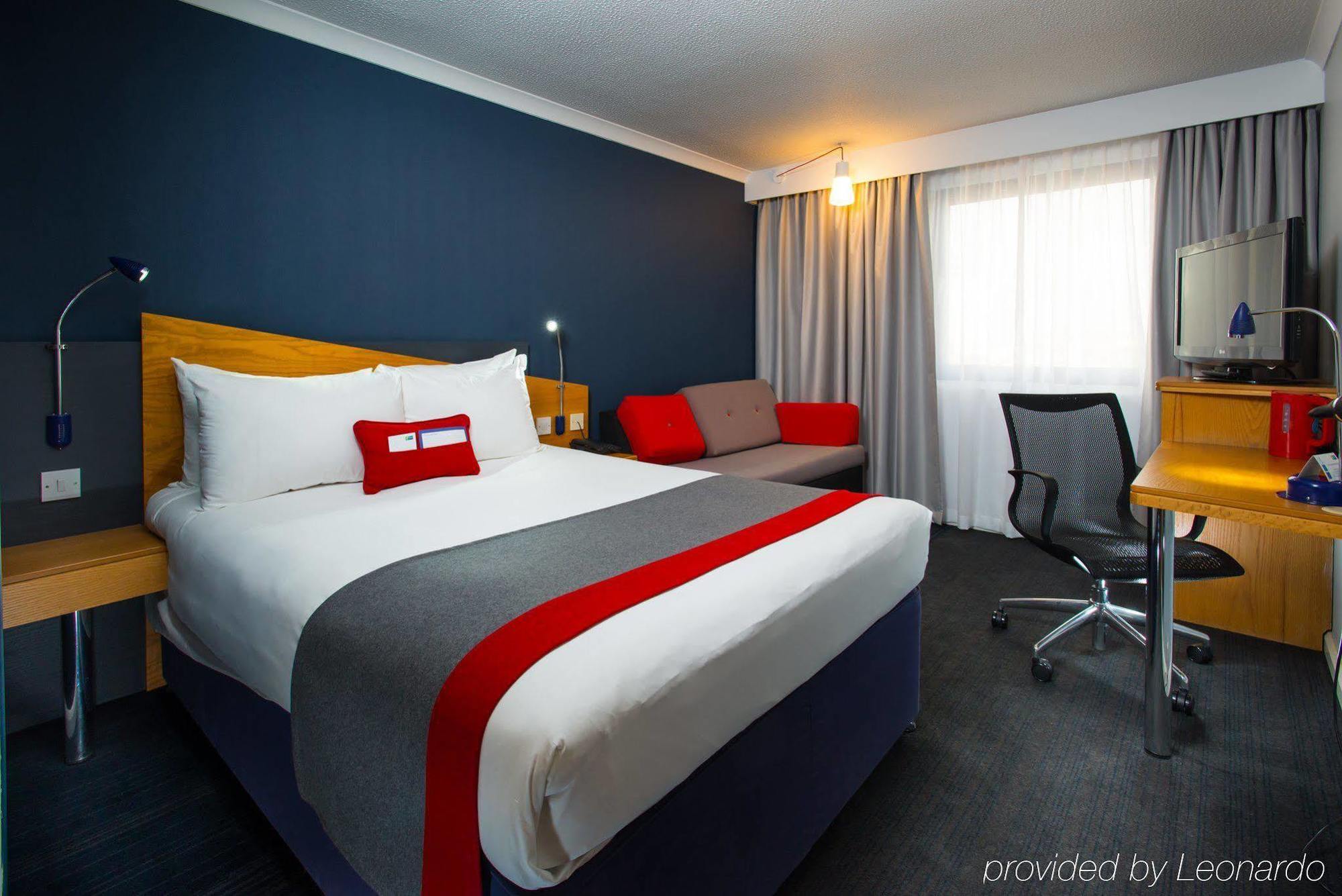 Holiday Inn Express Gloucester - South, An Ihg Hotel Bagian luar foto