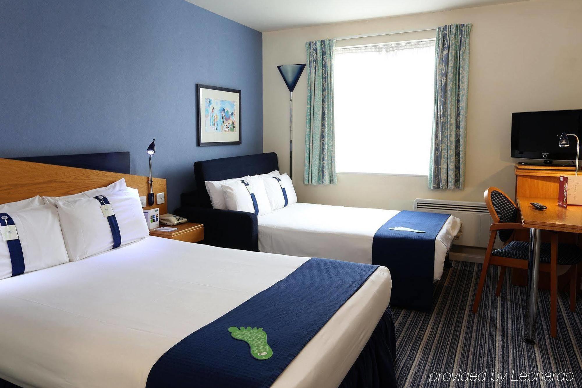 Holiday Inn Express Gloucester - South, An Ihg Hotel Bagian luar foto