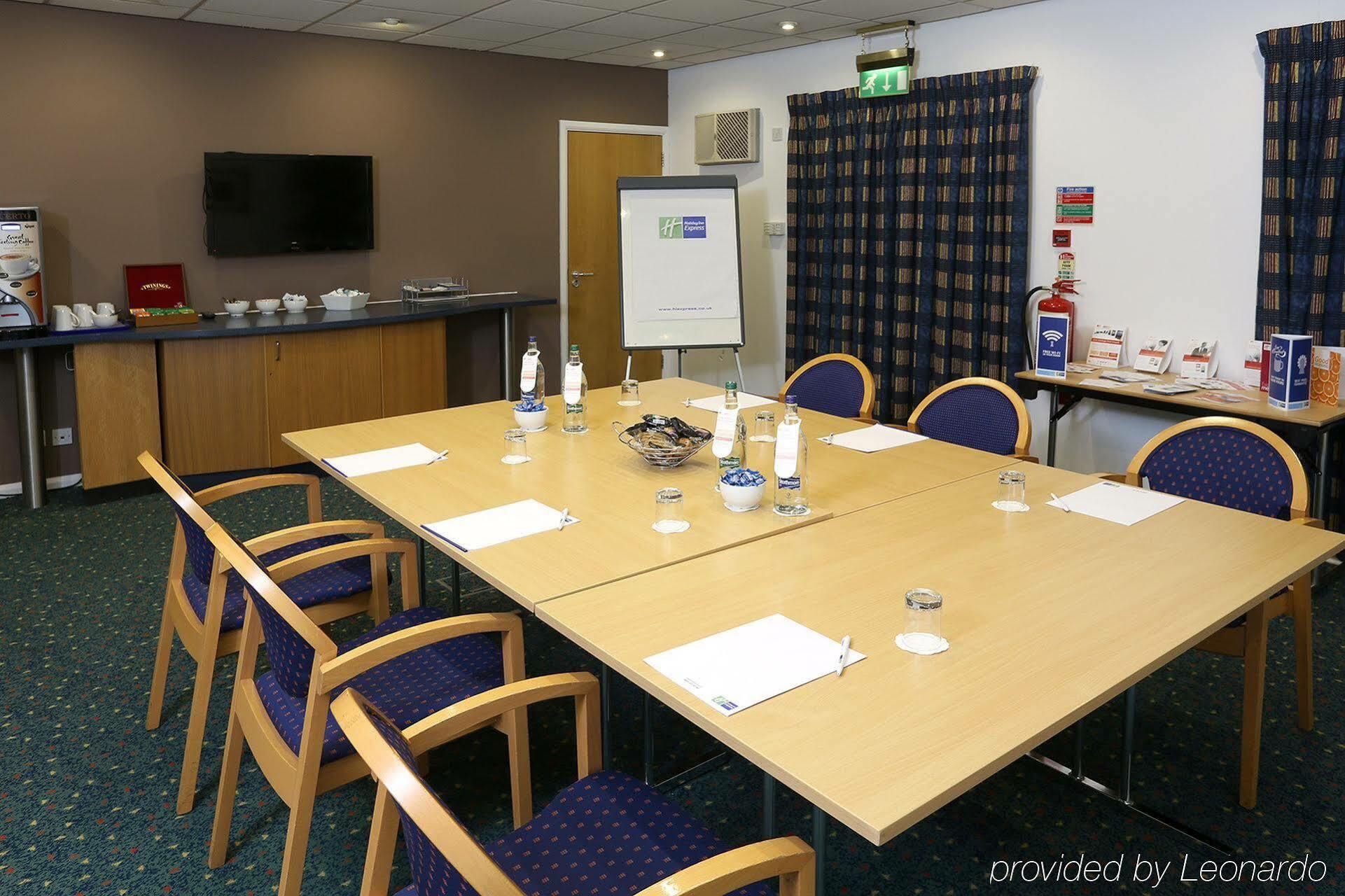 Holiday Inn Express Gloucester - South, An Ihg Hotel Bagian luar foto