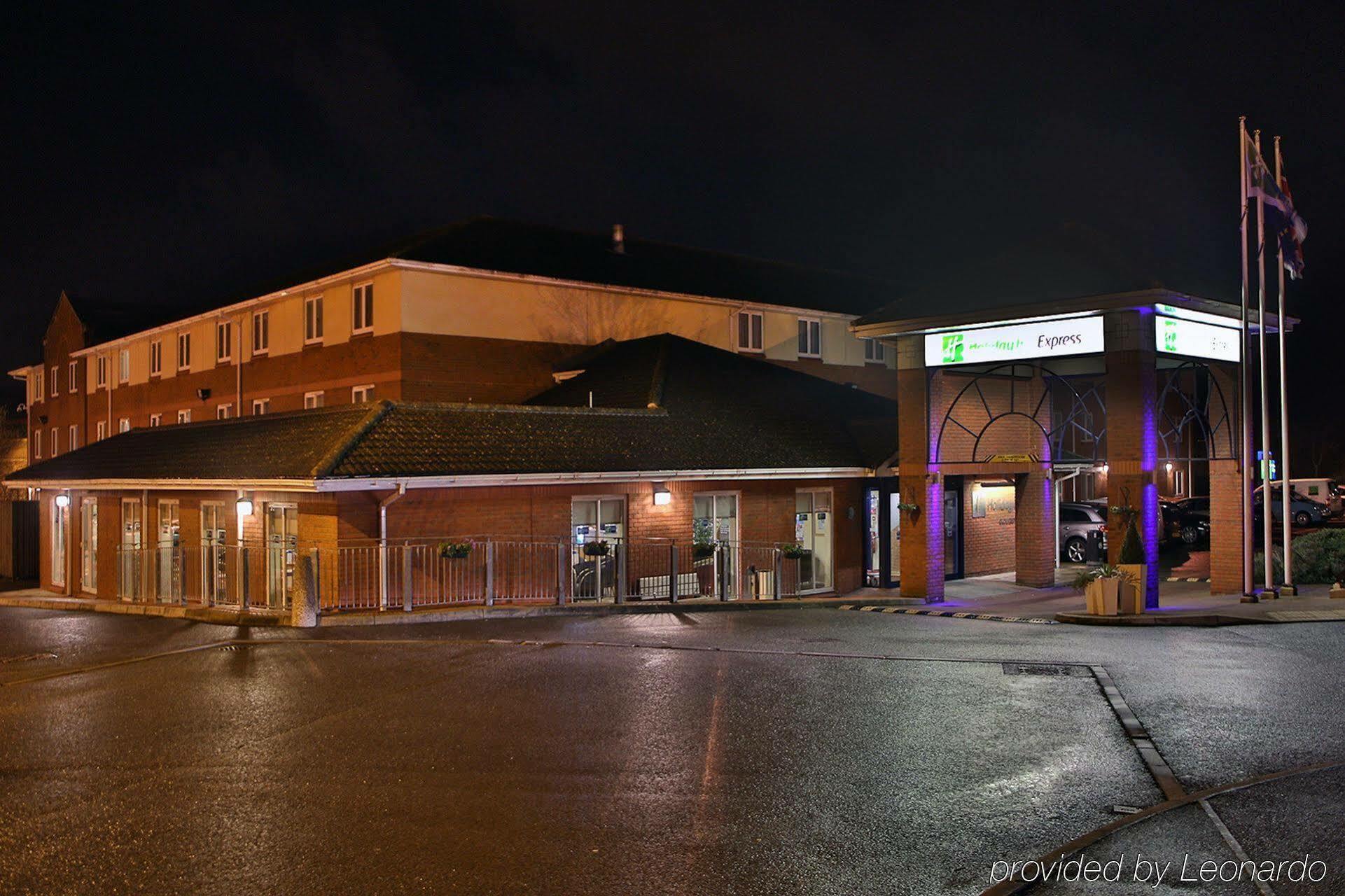 Holiday Inn Express Gloucester - South, An Ihg Hotel Bagian luar foto